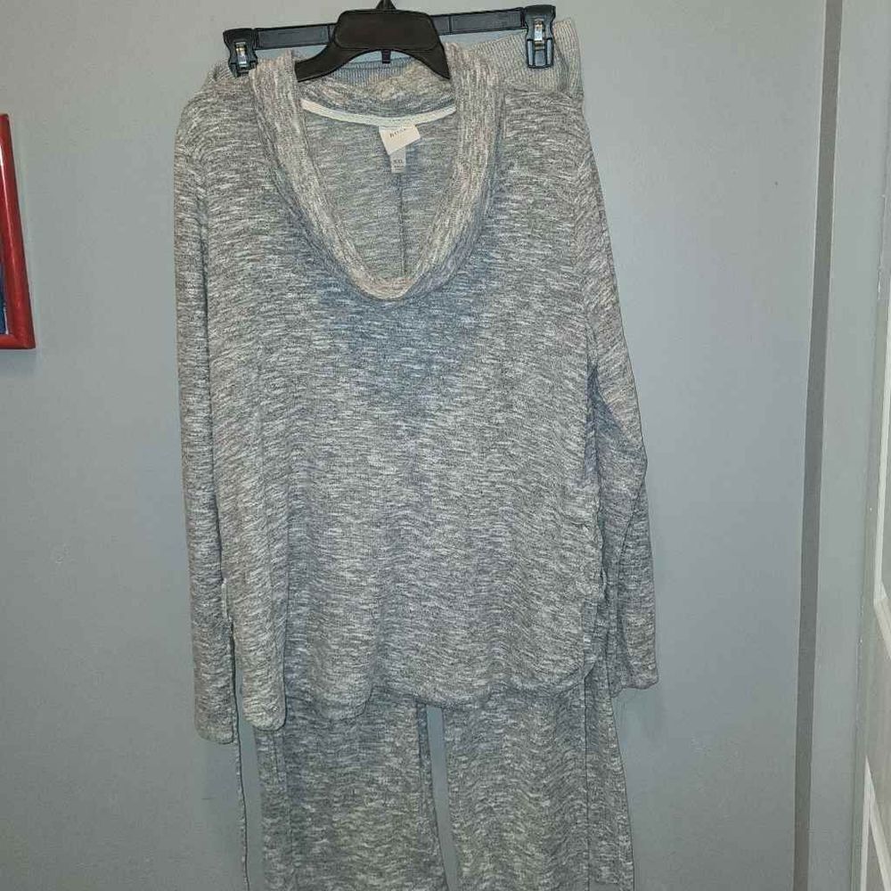 Knox Rose 2pc Sweatsuit - Picture 7 of 7